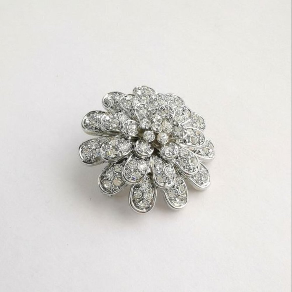 Chrysanthemum Flower crystal brooch pin silver tone